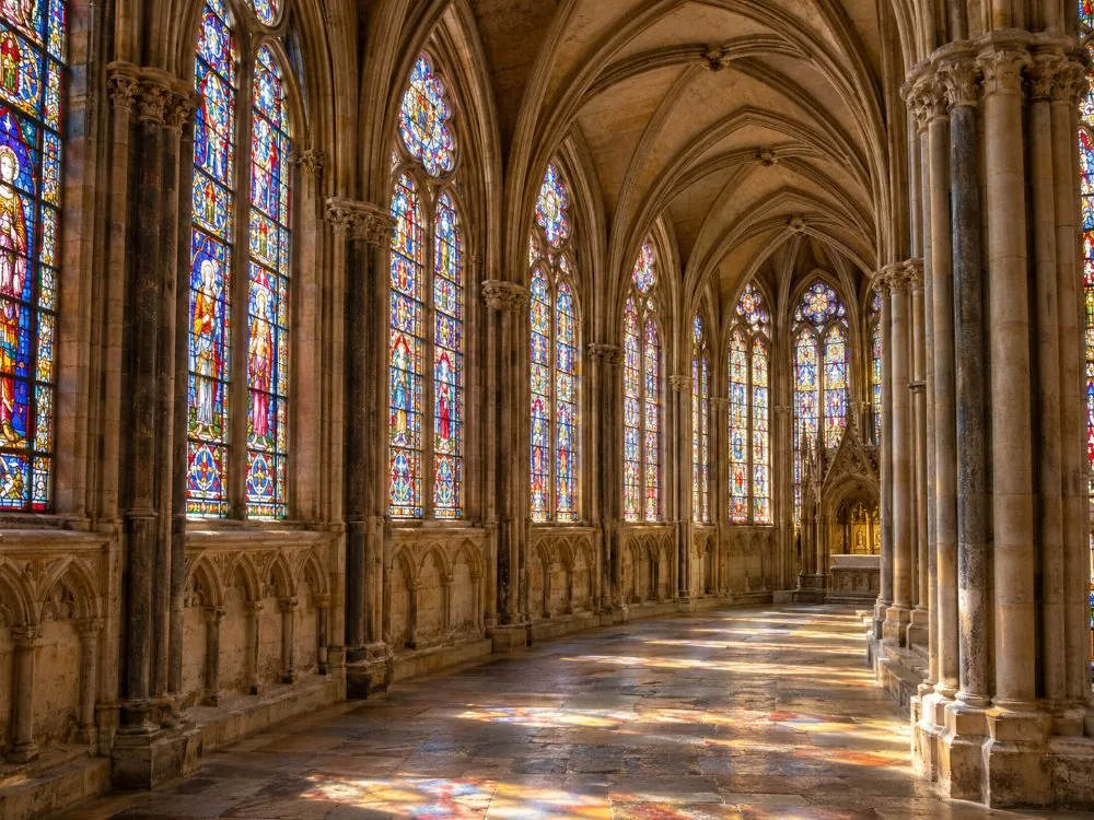 Chevet de la basilique de Saint-Denis, chapelles rayonnantes du chœur de Suger